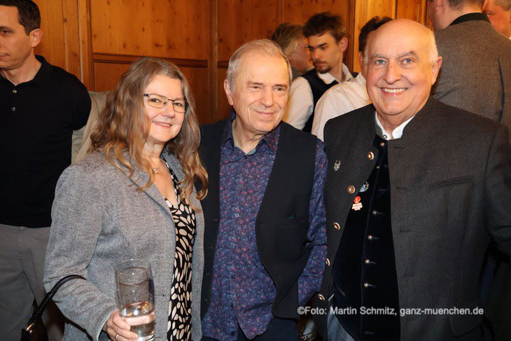 Spider Murphy G&uuml;nther Sigl mit Frau Doris, Dr. Axel Munz (Angermaier): "Weiberwirtschaft" am 03.02.2026 der Iberl-B&uuml;hne (&copy;Foto: Martin Schmitz ) 